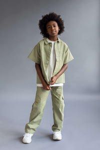 Cargo trousers for kids with multiple pockets and a rugged, versatile design