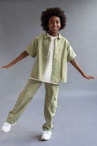 Cargo trousers for kids with multiple pockets and a rugged, versatile design