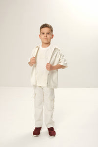 Cargo trousers for kids with multiple pockets and a durable design for active wear