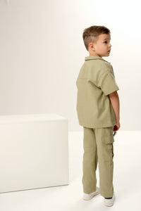 Cargo lapel shirt for kids with a practical design and stylish lapel detail